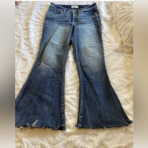 Buckle BKE Billie high rise super flare short inseam